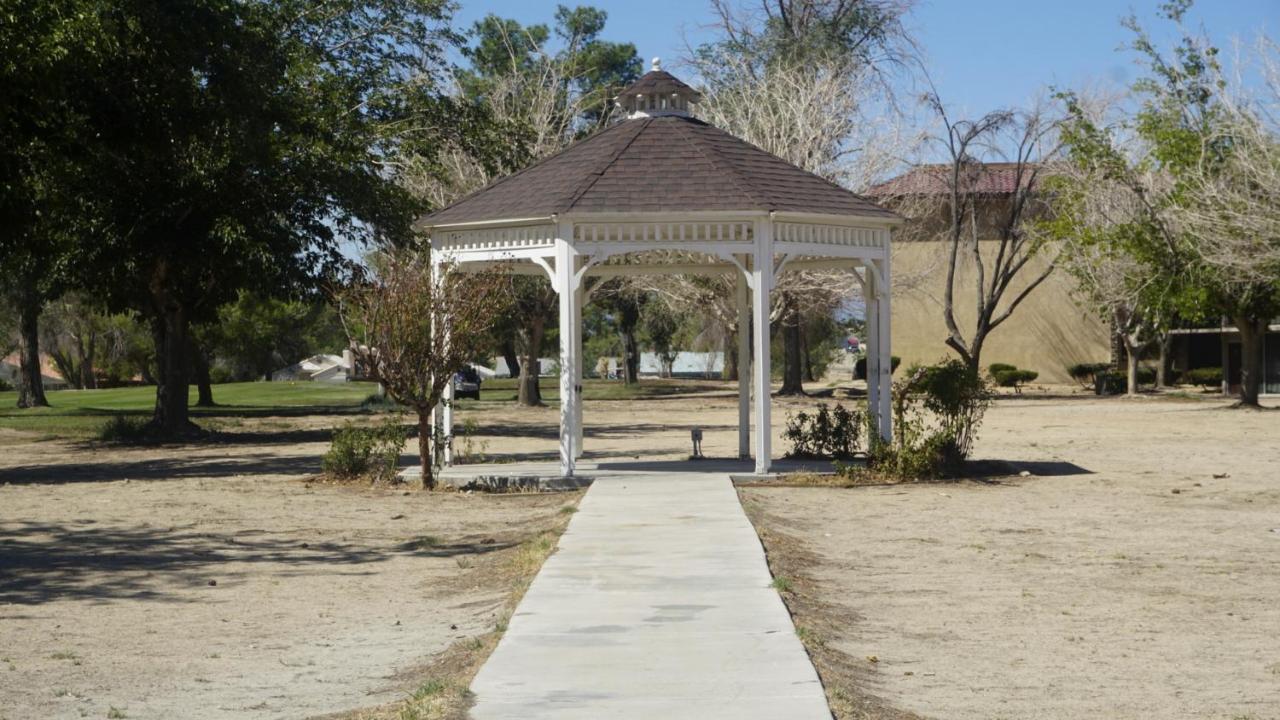 ויקטורוויל Green Tree Inn And Extended Stay Suites מראה חיצוני תמונה