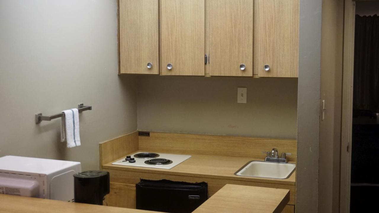 ויקטורוויל Green Tree Inn And Extended Stay Suites מראה חיצוני תמונה