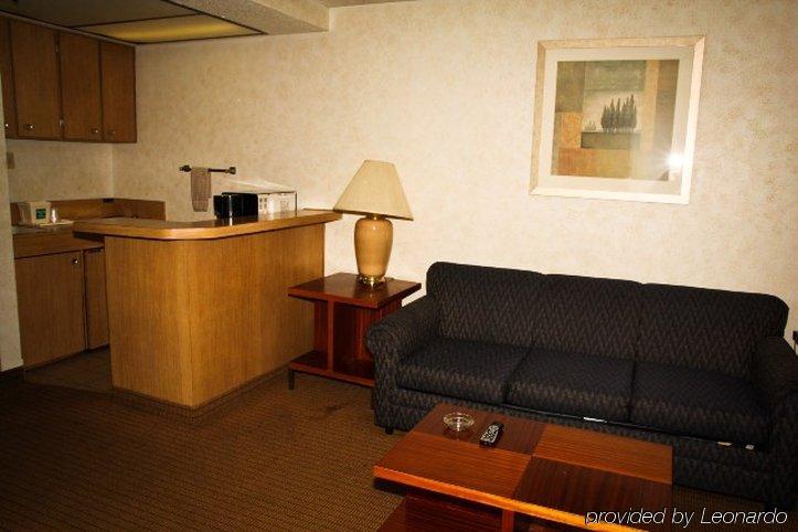 ויקטורוויל Green Tree Inn And Extended Stay Suites מראה חיצוני תמונה