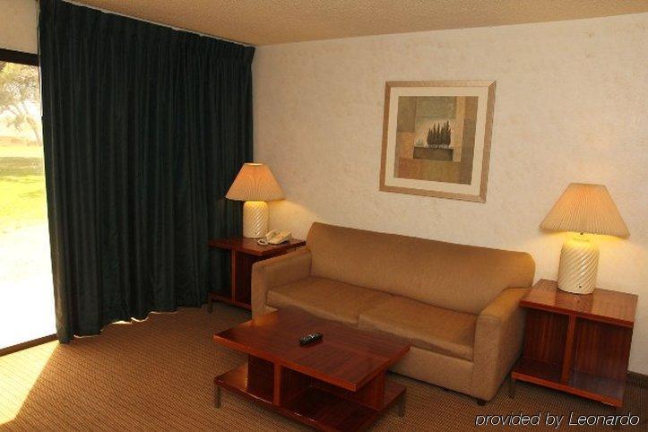 ויקטורוויל Green Tree Inn And Extended Stay Suites מראה חיצוני תמונה