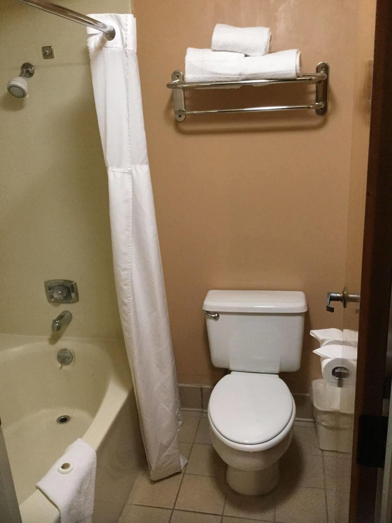 ויקטורוויל Green Tree Inn And Extended Stay Suites מראה חיצוני תמונה