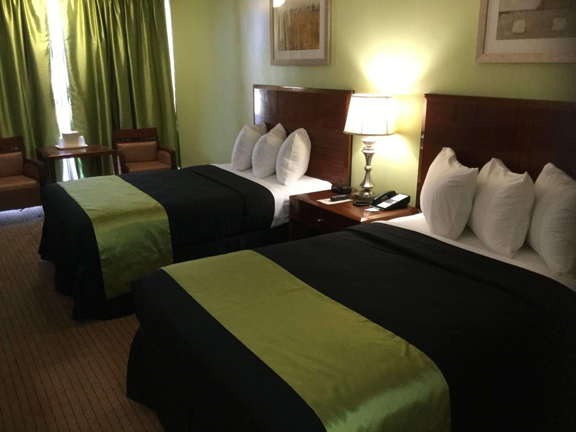 ויקטורוויל Green Tree Inn And Extended Stay Suites מראה חיצוני תמונה